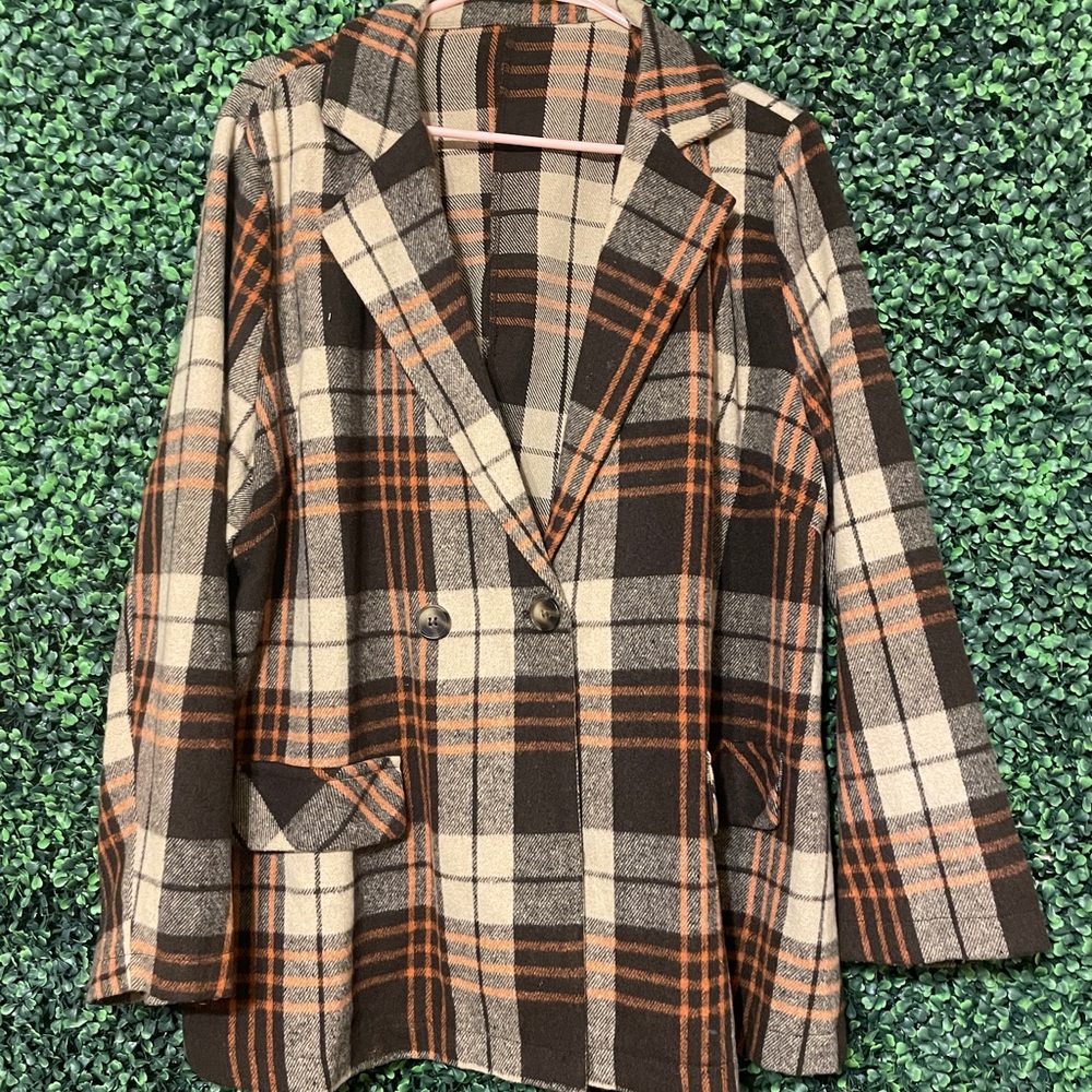 Plaid brown blazer